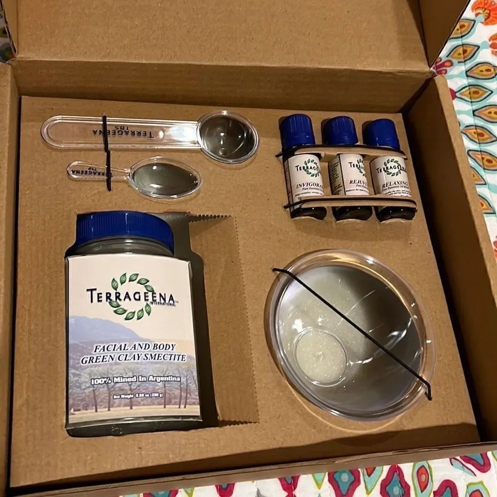 New Terrageena Aromatherapyย and Skin CareโCombinedโPureโEssentialโOilsโKit